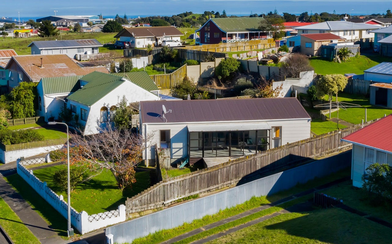 28 Karyn Street, Castlecliff, Whanganui - Carousel 1