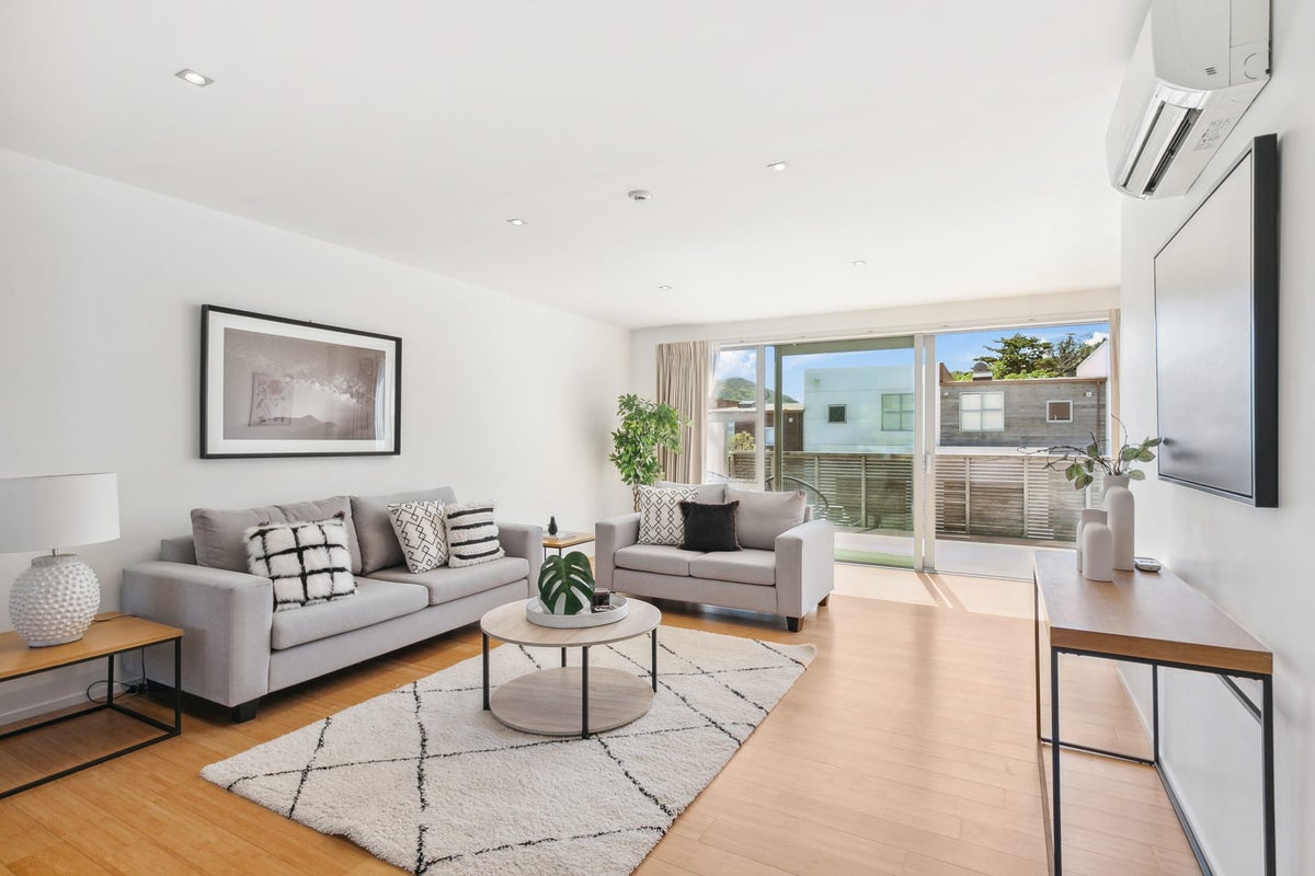 66 Saddleback Grove, Karori, Wellington - Carousel 2