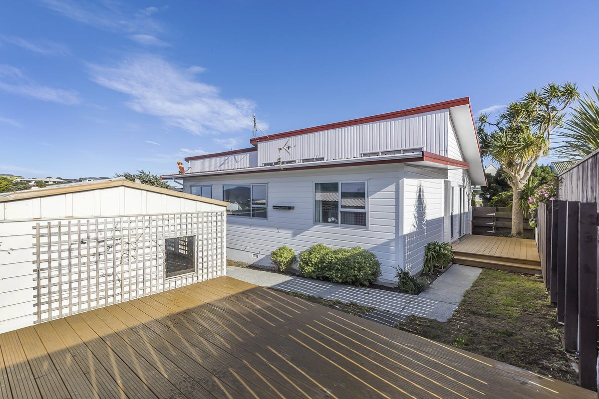 156 Akaroa Drive, Maupuia, Wellington - Carousel 1