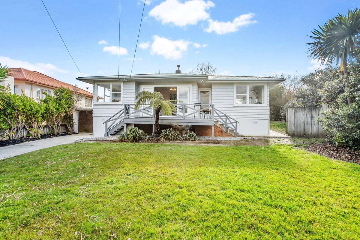 10 Bannister Place, New Windsor, Auckland - Carousel 1