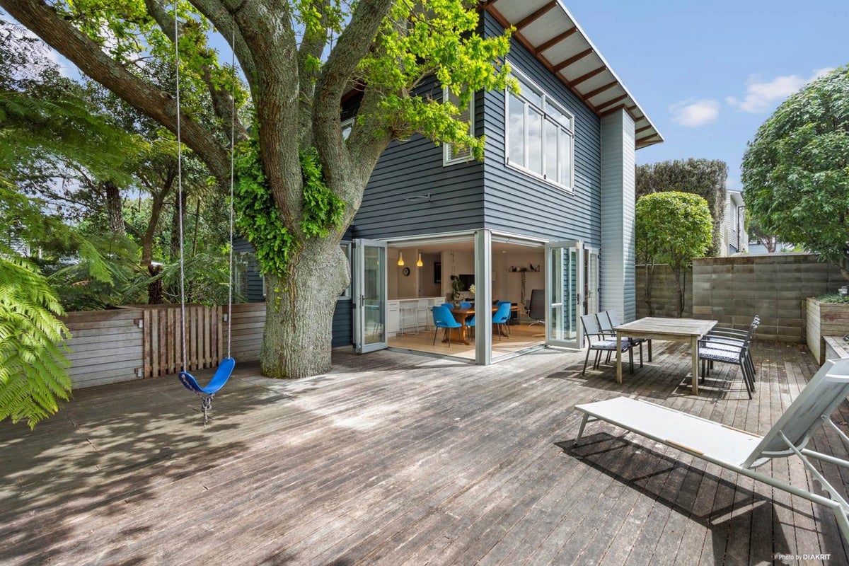 17A Newell Street, Point Chevalier, Auckland - Carousel 1