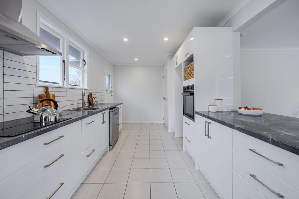 1/395 Cambridge TCE, WAIWHETU, LOWER HUTT - Carousel 2