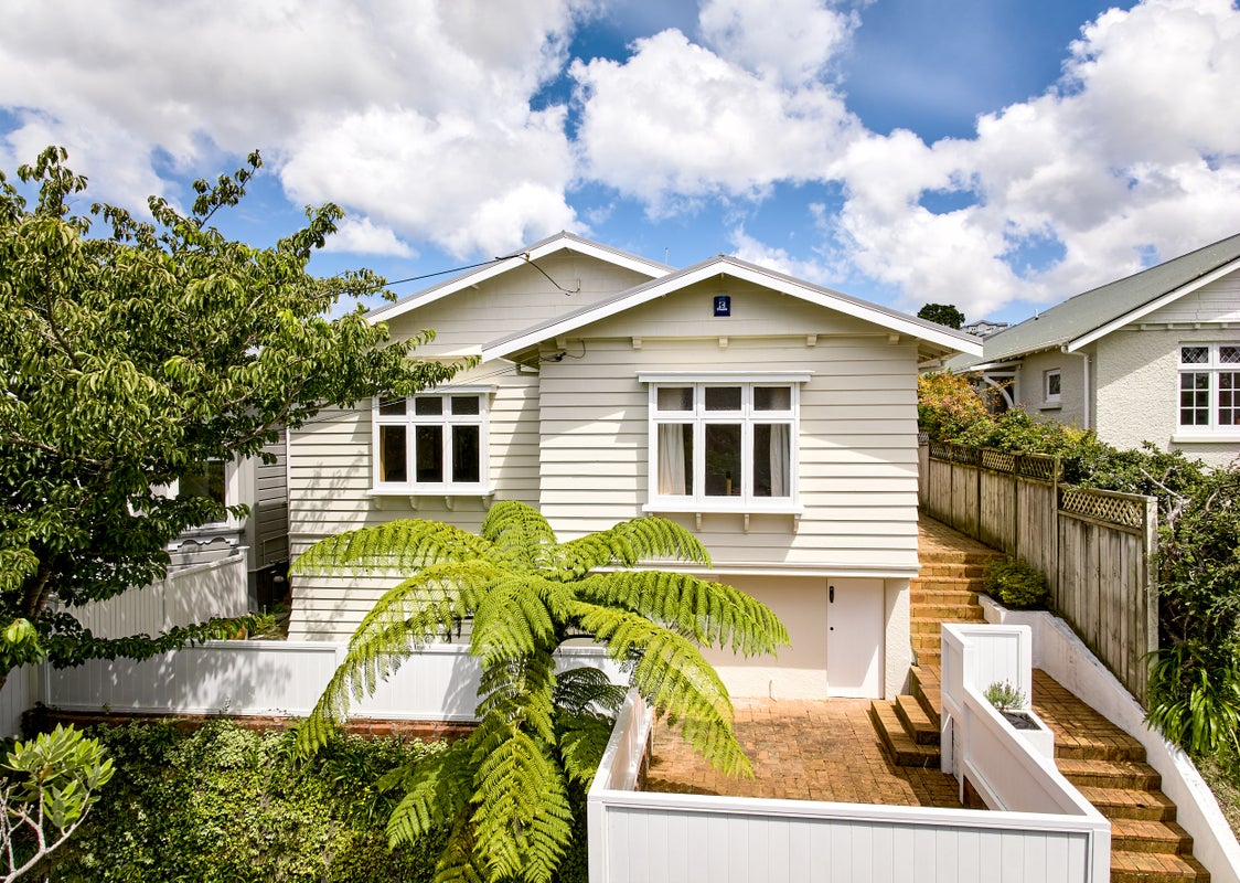 21 Standen Street, Karori, Wellington - Carousel 1