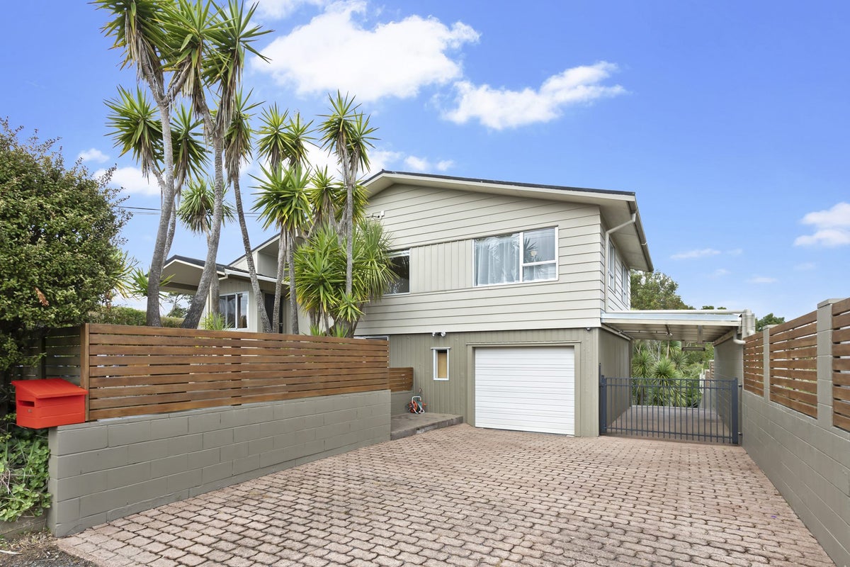 1058 Scenic Drive North, Swanson, Auckland - Carousel 1