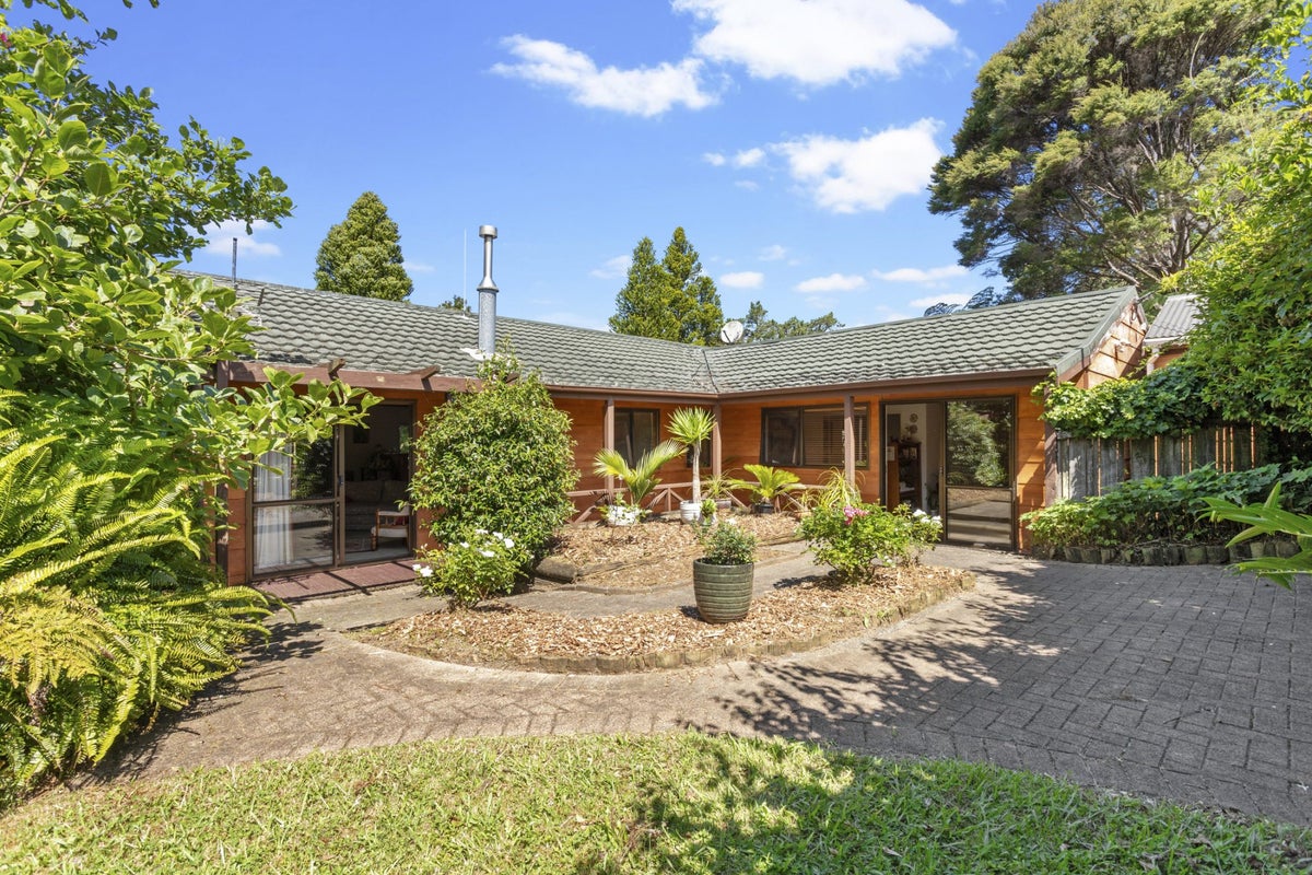 72 Shetland Street, Glen Eden, Auckland - Carousel 1