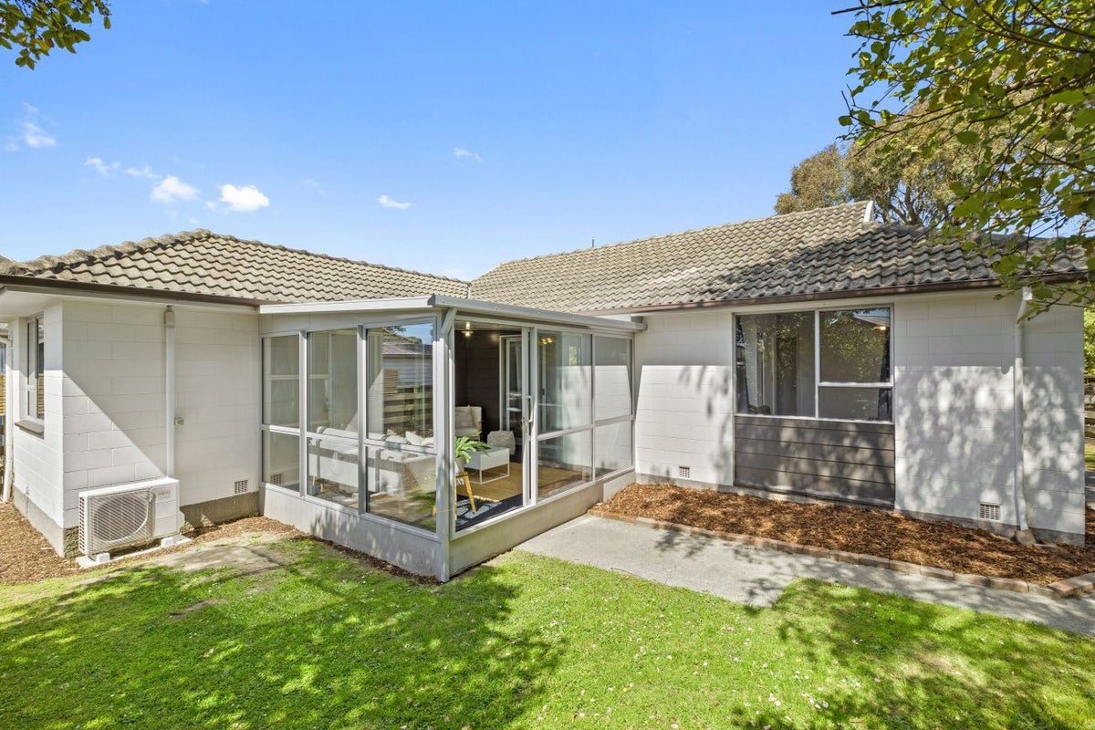 47 Oakley Crescent, Hornby, Christchurch - Carousel 1