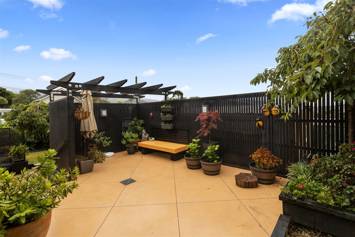 3 Mexted Terrace, Tawa, Wellington - Carousel 2