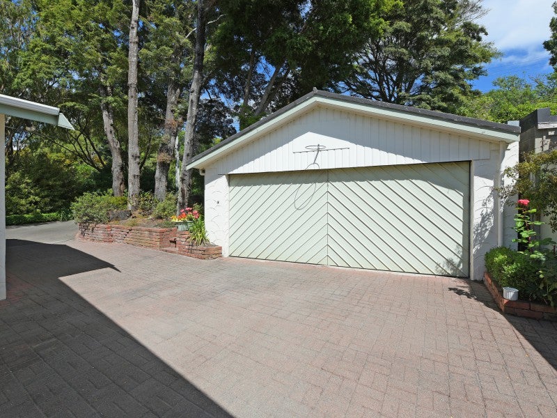 21 Chatsworth Road, Silverstream, Upper Hutt - Carousel 21