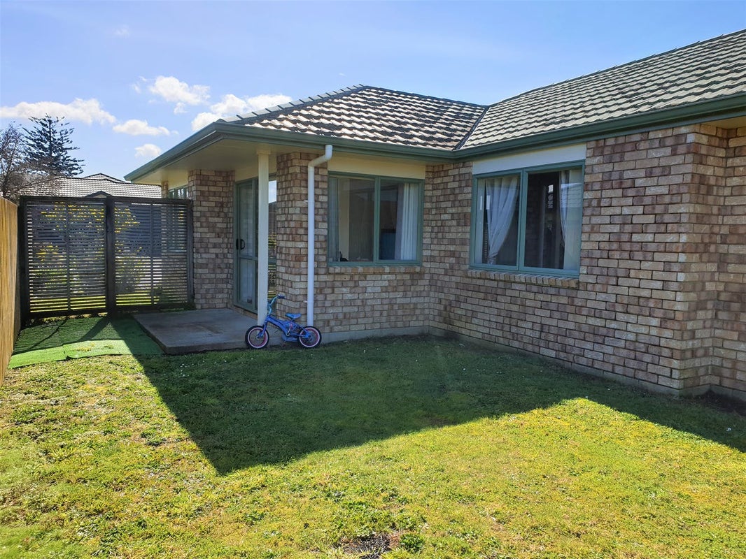 5 Carn Place, Weymouth, Auckland - Carousel 2
