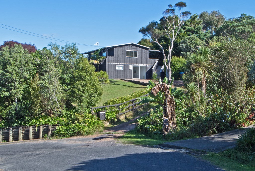 5 Karaka Road, Oneroa, Waiheke Island - Carousel 1