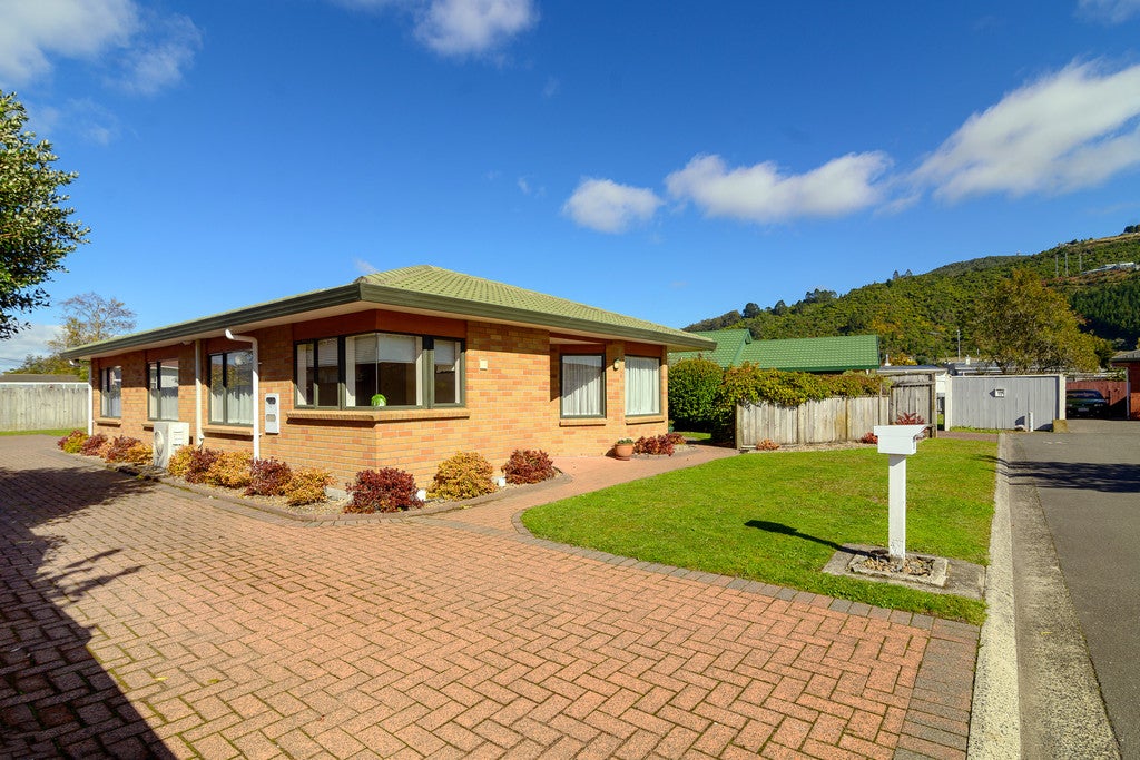 10 Ashmore Place, Fairy Springs, Rotorua - Carousel 1