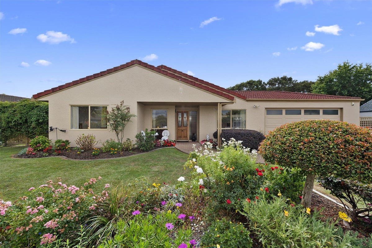 6 Cromwell Drive, Fitzroy, Hamilton - Carousel 1