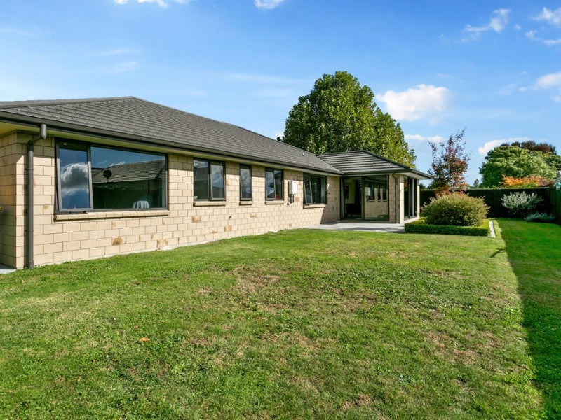 28 Lilac Close, Cambridge, Cambridge - Carousel 2