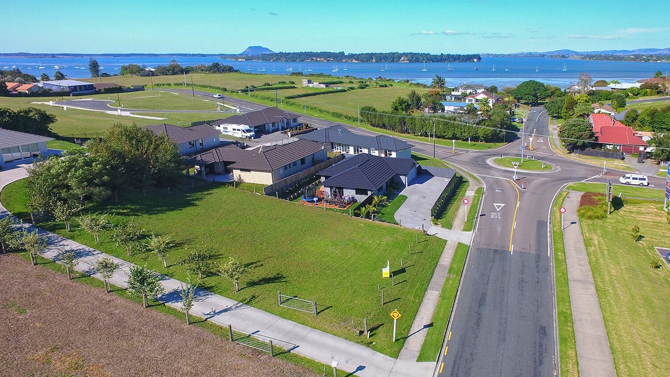 8 Tralee Street, Omokoroa, Omokoroa - Carousel 1