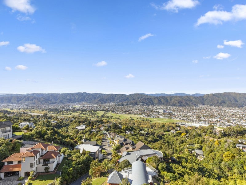 39 Meadowbank Drive, Belmont, Lower Hutt - Carousel 21