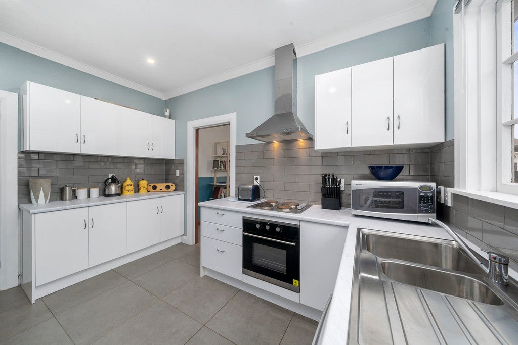 86A RANDWICK RD, MOERA, LOWER HUTT - Carousel 2