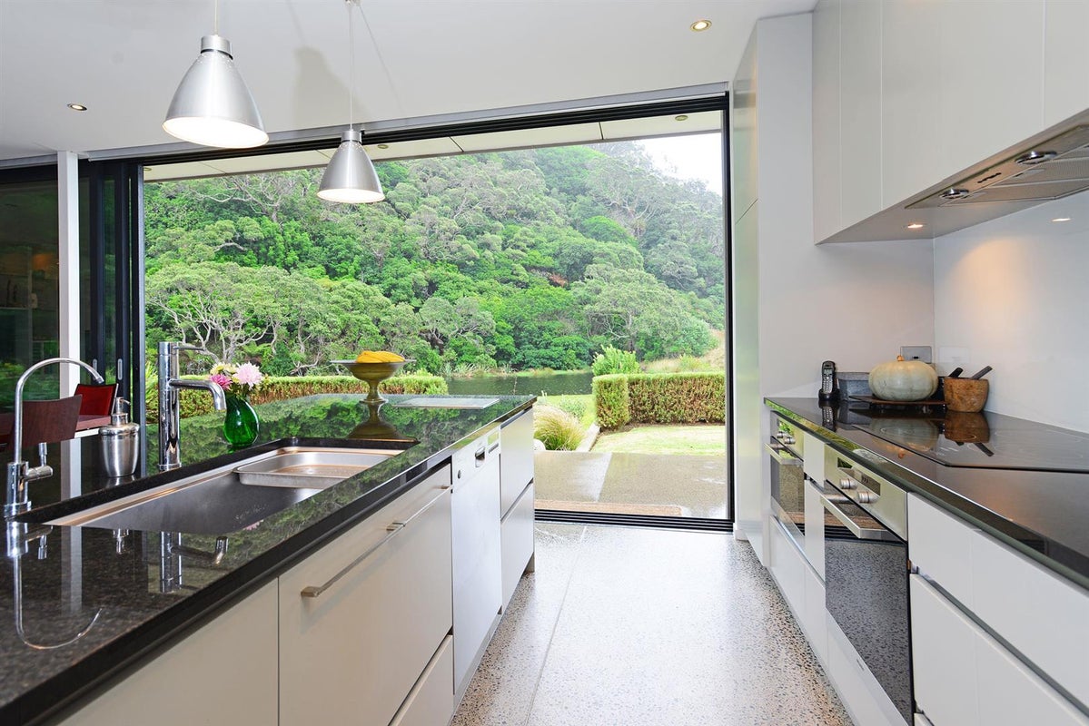 15 Pye Place, Hot Water Beach, Whitianga - Carousel 2