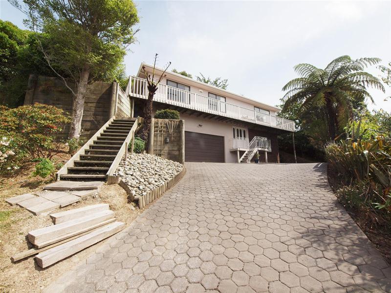 38 Cambrian Street, Churton Park, Wellington - Carousel 1