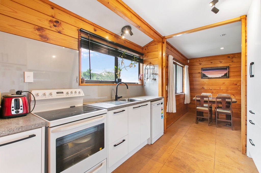 150 Carnoustie Drive, Wattle Downs, Auckland - Carousel 2