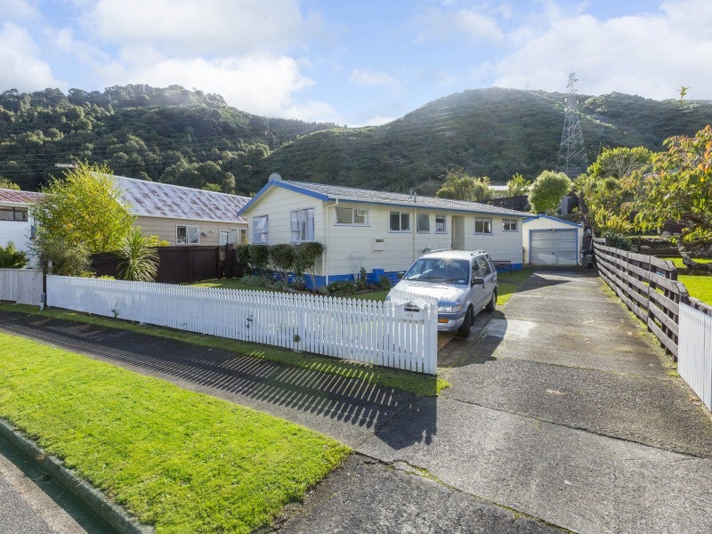 65 Hartford Crescent, Totara Park, Upper Hutt - Carousel 1