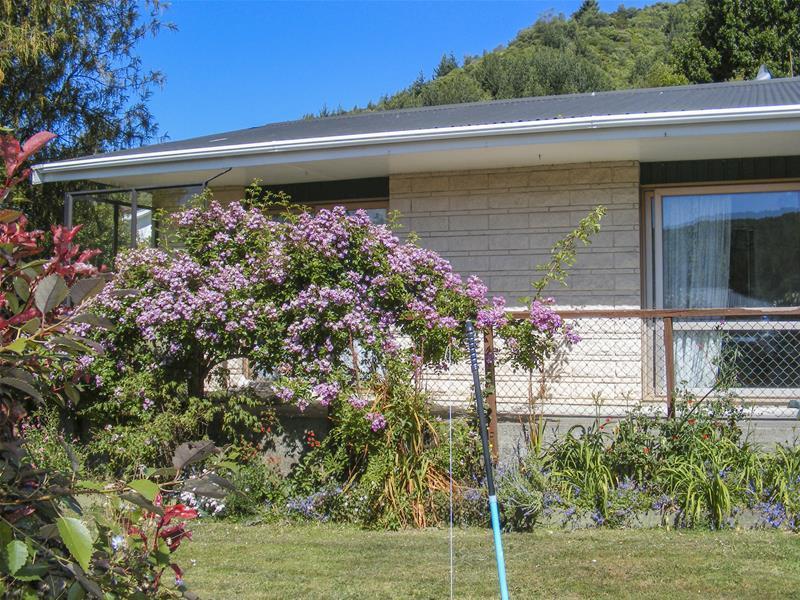 152 Waikawa Road, Picton - Carousel 13