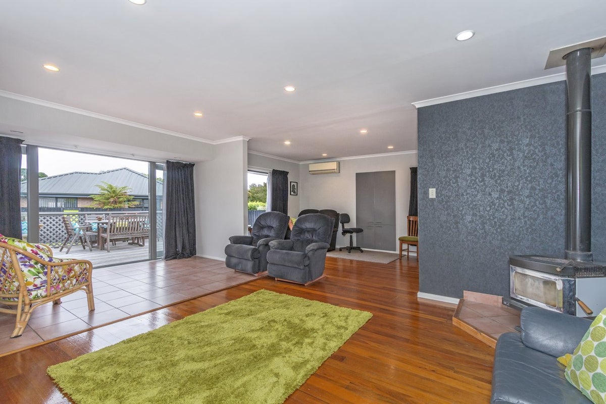 18 Claxton Place, Saint Martins, Christchurch - Carousel 2
