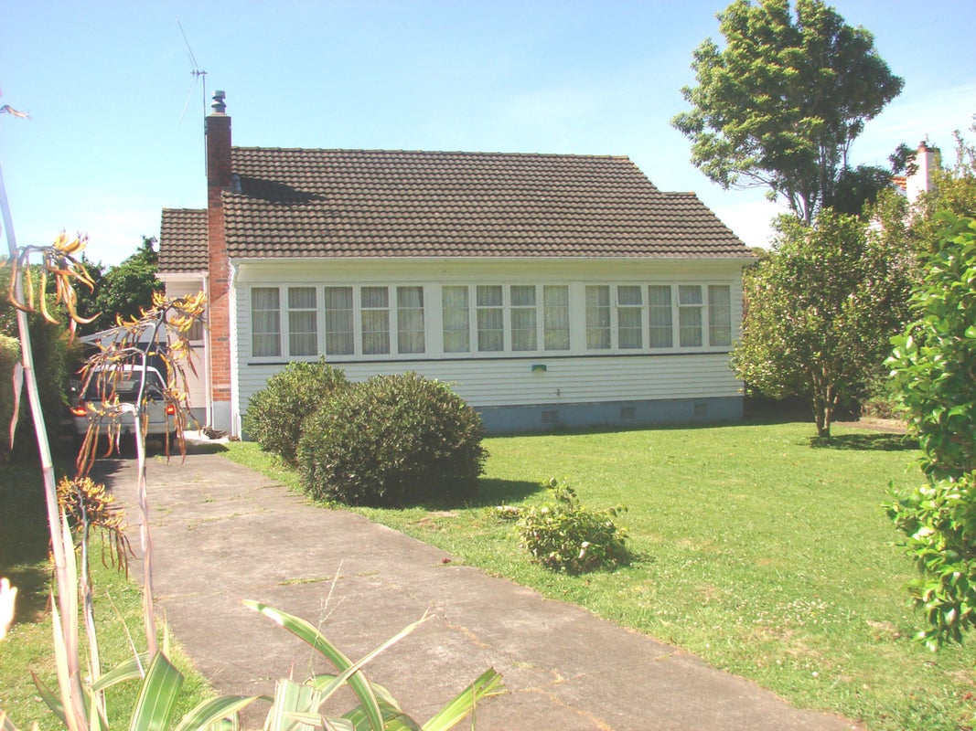 59 Savage Crescent, West End, Palmerston North - Carousel 1