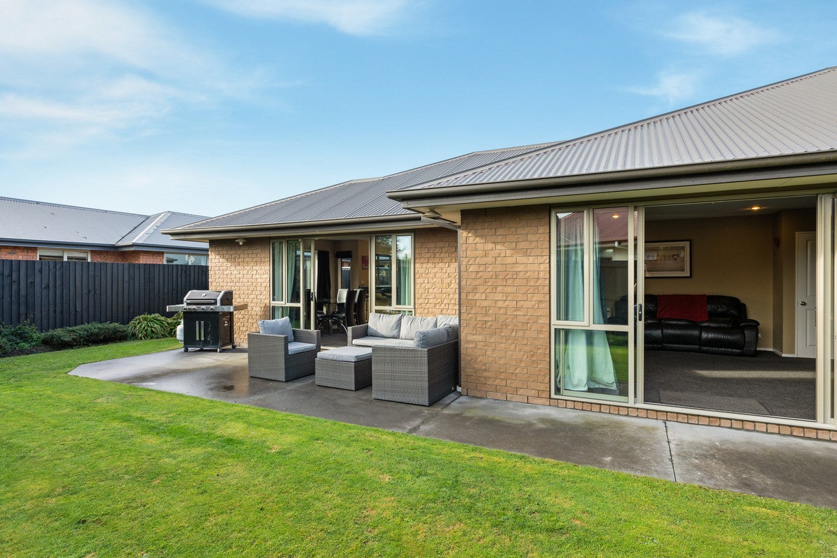73 Coolspring Way, Redwood, Christchurch - Carousel 1