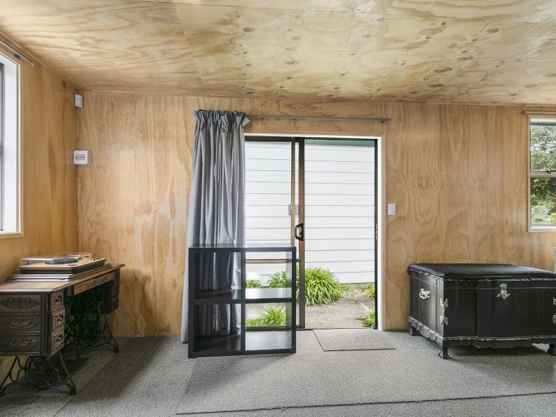 6 Outram Grove, Kelson, Lower Hutt - Carousel 19