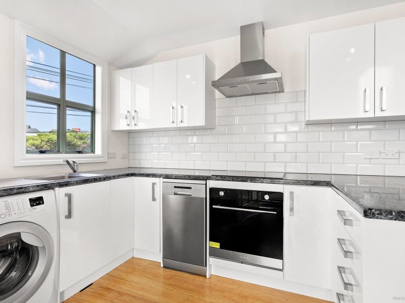 2/168 Tinakori Road, Thorndon, Wellington - Carousel 2