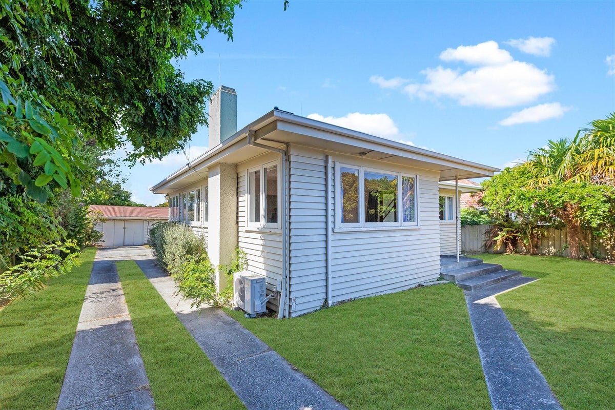 308 Clarkin Road, Fairfield, Hamilton - Carousel 1