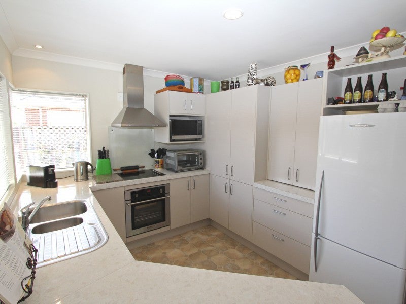 7A Beauchamp Street, Tawa, Wellington - Carousel 2