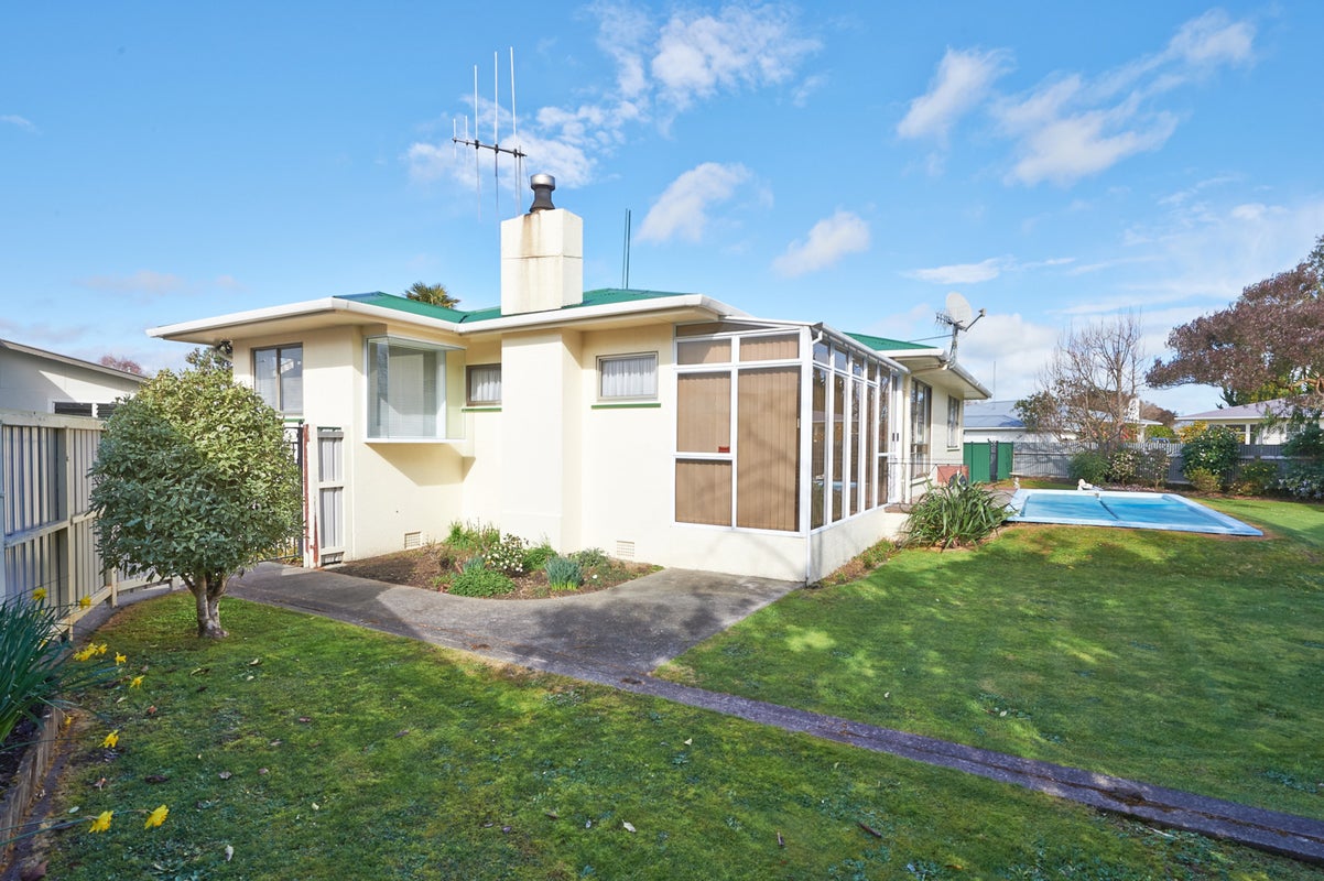 77 College Street, Awapuni, Palmerston North - Carousel 2