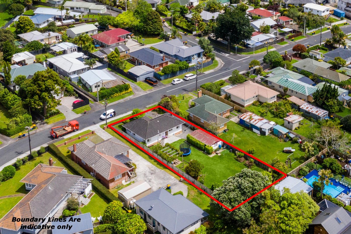 18 Ward Crescent, Te Atatu Peninsula, Auckland - Carousel 1