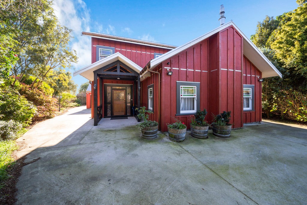 543 Manutahi Road, Lepperton, New Plymouth - Carousel 1