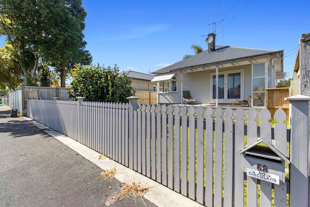 68 Claude Street, Fairfield, Hamilton - Carousel 1