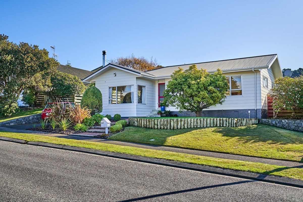 3 Woolwich Close, Whitby, Porirua - Carousel 1