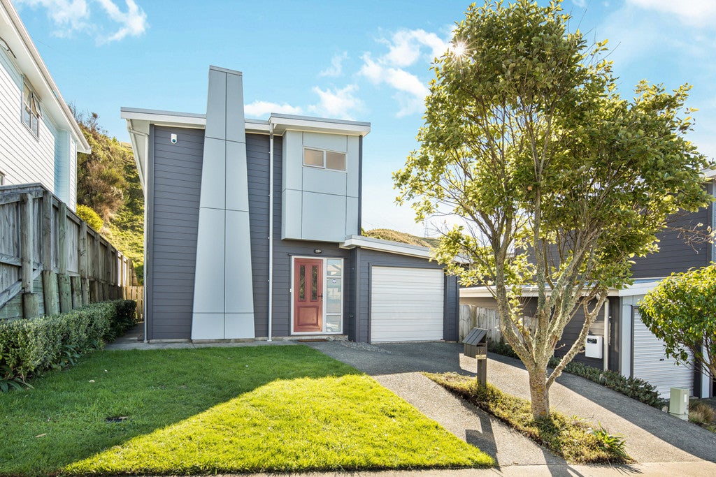 12 Erlestoke Crescent, Churton Park, Wellington - Carousel 1