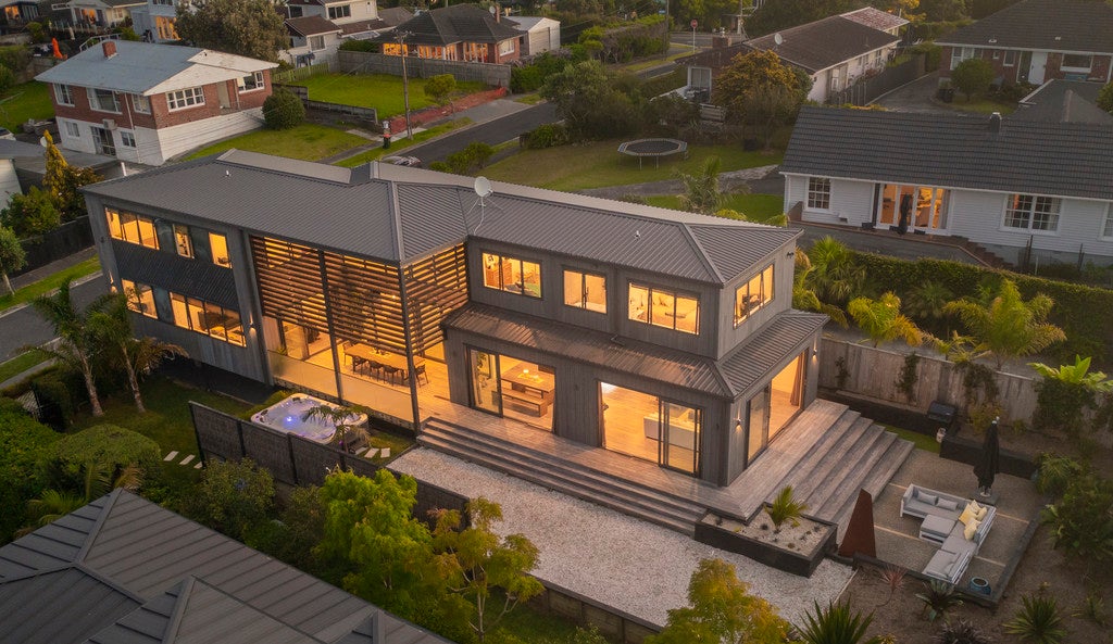 10 Calder Place, Wai o Taiki Bay, Auckland - Carousel 1