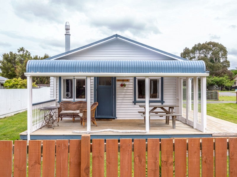 16 Brandon Street, Featherston - Carousel 1