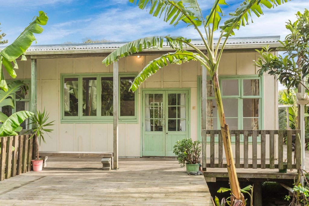 39 Sea View Road, Ostend, Waiheke Island - Carousel 1