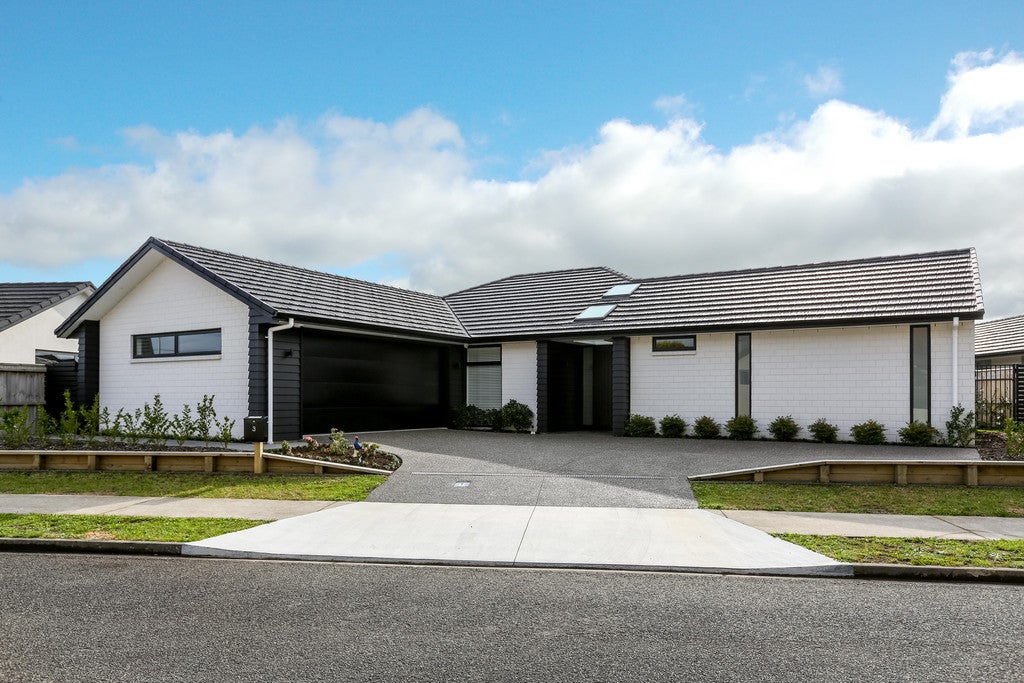 3 Tupare Place, Highlands Park, New Plymouth - Carousel 1