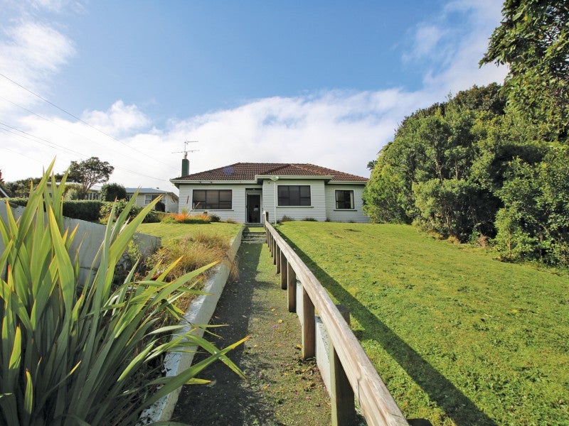 20 Tawa Terrace, Tawa, Wellington - Carousel 1