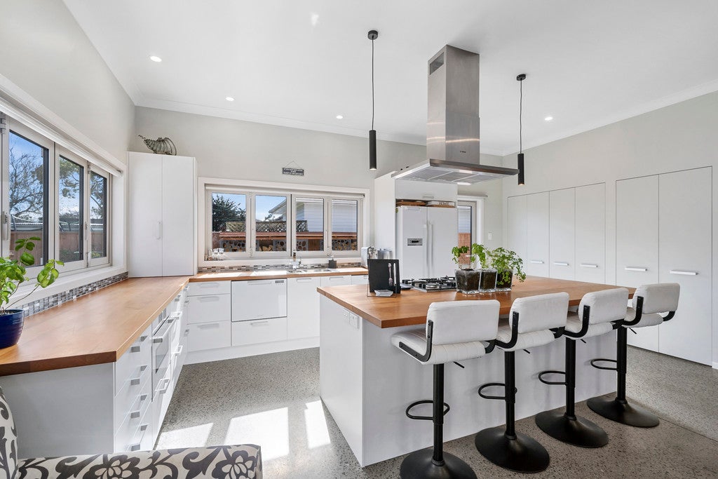 61 Bull Avenue, Wainuiomata, Lower Hutt - Carousel 2