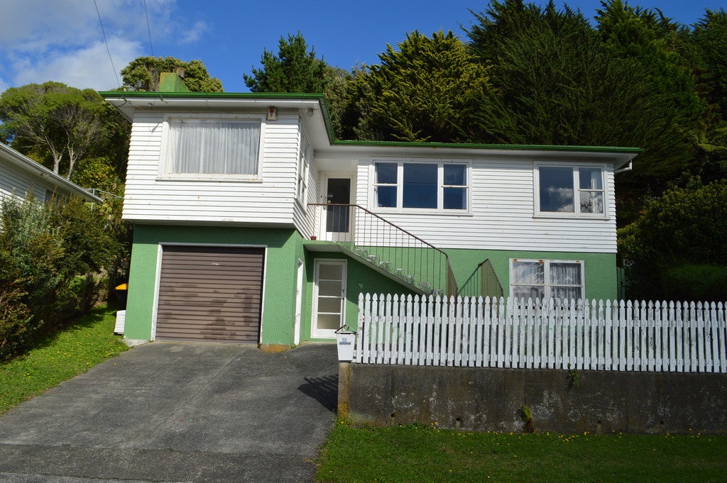 27 Franklyn Road, Tawa, Wellington - Carousel 2