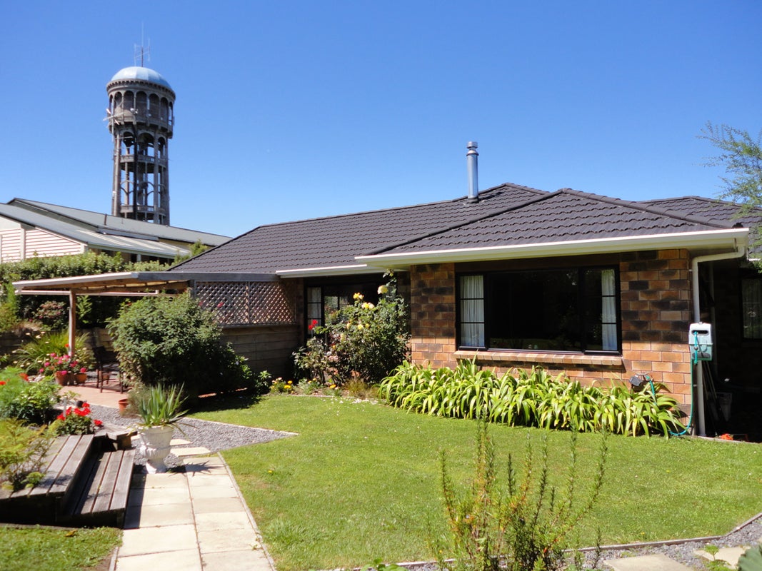 6 Bastia Avenue, Bastia Hill, Whanganui - Carousel 2