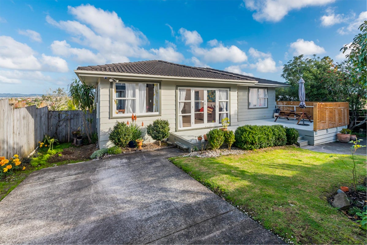 19 Donovan Avenue, Massey, Auckland - Carousel 1