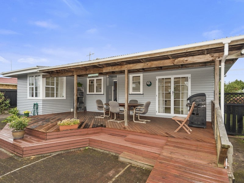 20 Greta Street, Glenview, Hamilton - Carousel 2