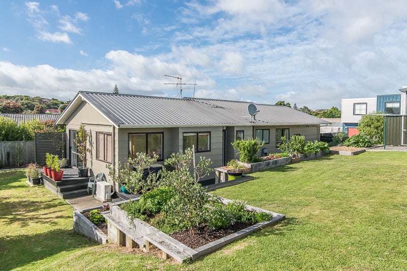 85 Queens Road, Waikanae Beach, Waikanae - Carousel 1