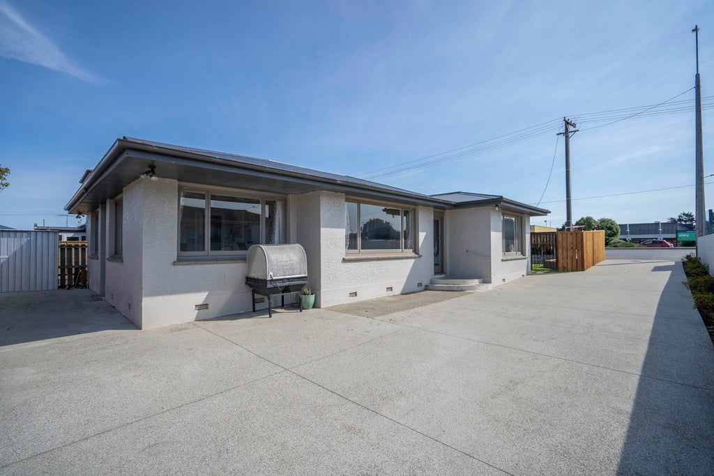 329 North Road, Waikiwi, Invercargill - Carousel 1